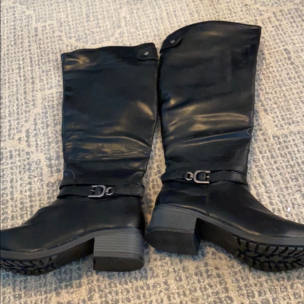 NEW! Rampage Boots